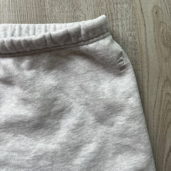 ARITZIA TNA Cozy Fleece 2” Sweatshort - Picture 4 of 4